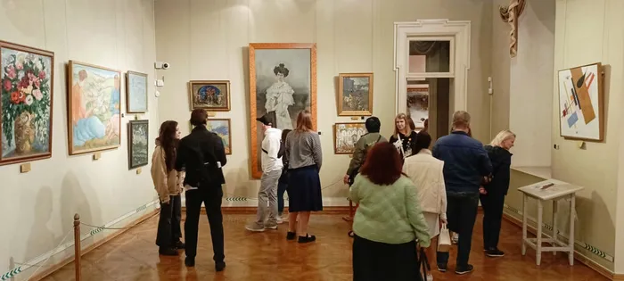 В музее Коваленко попрежнему аншлаг